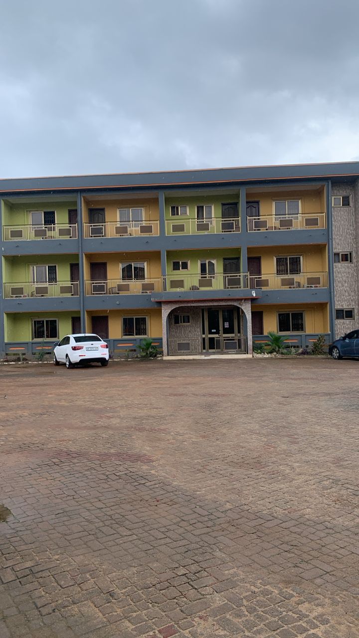 Samrit Hotel, Pedu